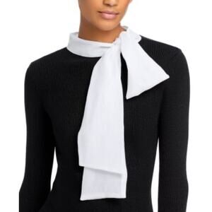 Nancy Yang Sweater
Medium Black Bell Cuffs Ribbed Knit Keyhole Button Closure